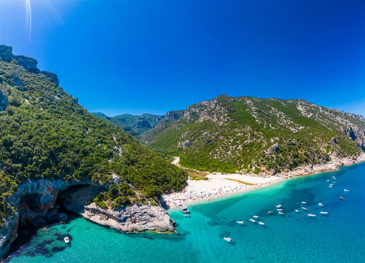 Plaža Cala Sisine u zaljevu Orosei na Sardiniji