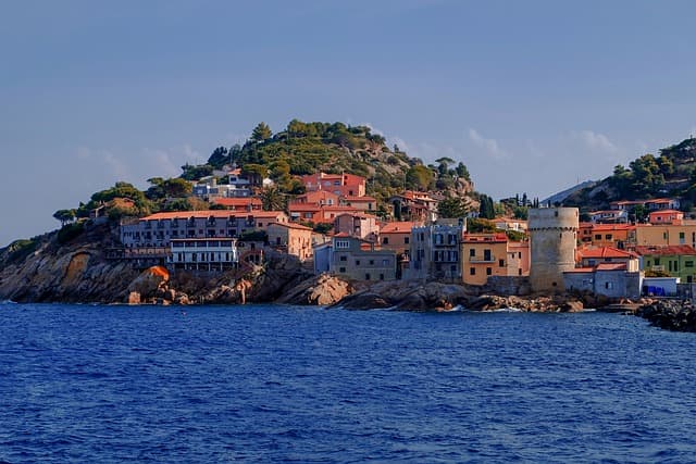 Pittoresco borgo di Giglio Porto, sull'Isola del Giglio