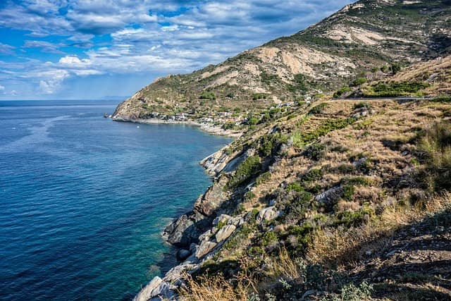Suggestiva vista panoramica della costa occidentale dell’Isola d’Elba